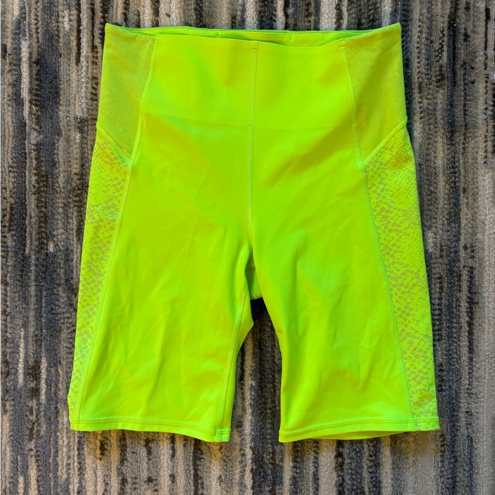 Athleta Stay Fly 9” Short - Size M - Young Banana